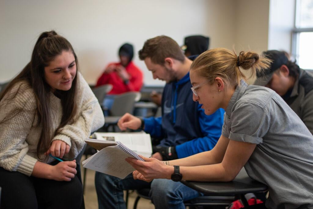 supplemental instruction program, students studying together