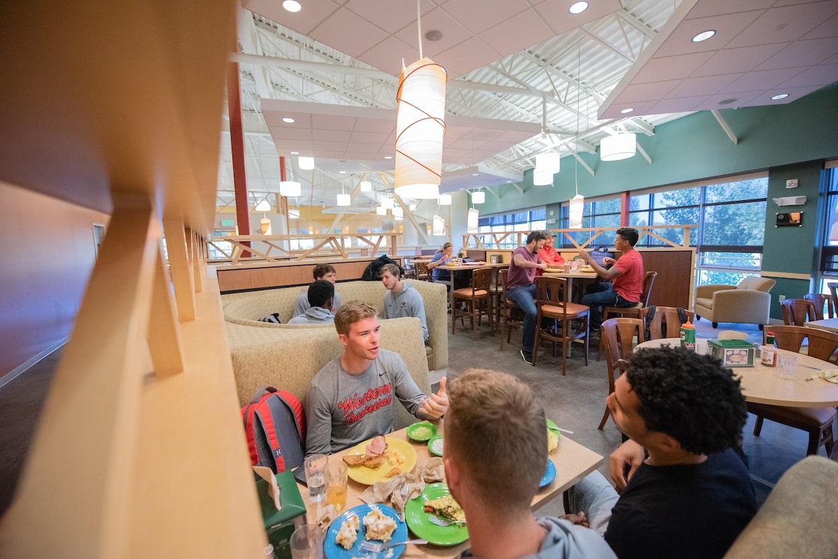 students eating lunch for preview day