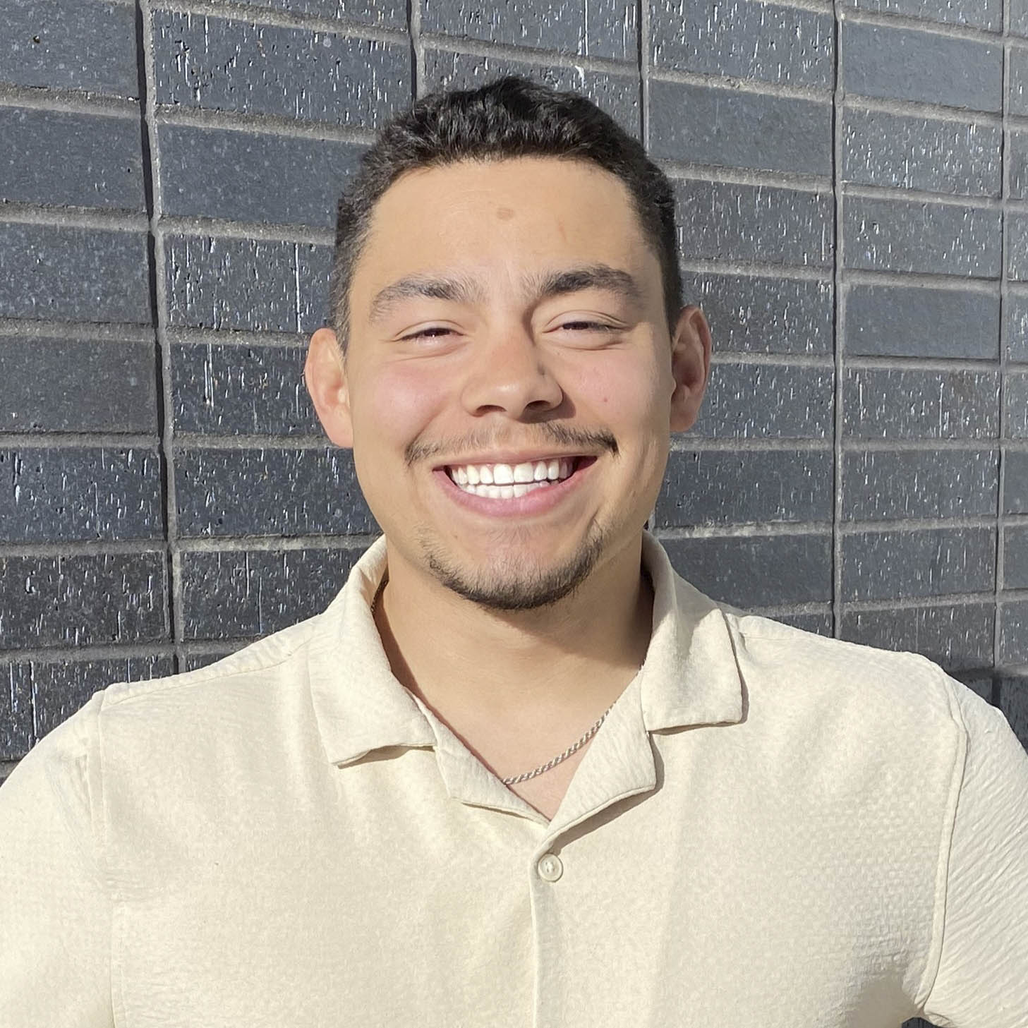 Headshot of Alex Alvarez.