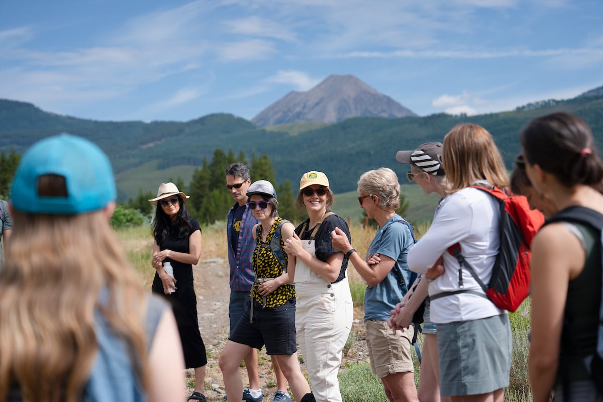 Nature Writing students and faculty gather in a circle at the Lower Loop Trailhead.