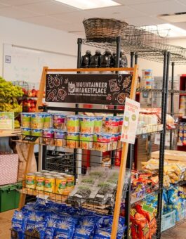 Fight Hunger Bags at City Market to Support Western’s Mountaineer Marketplace