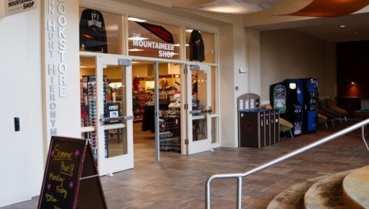 Photo of the entrance to Western's bookstore, 'The Mountaineer Shop'.