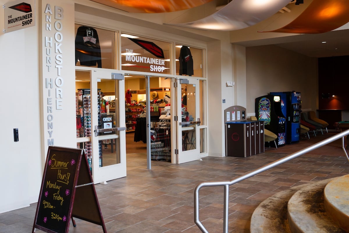 Photo of the entrance to Western's bookstore, 'The Mountaineer Shop'.