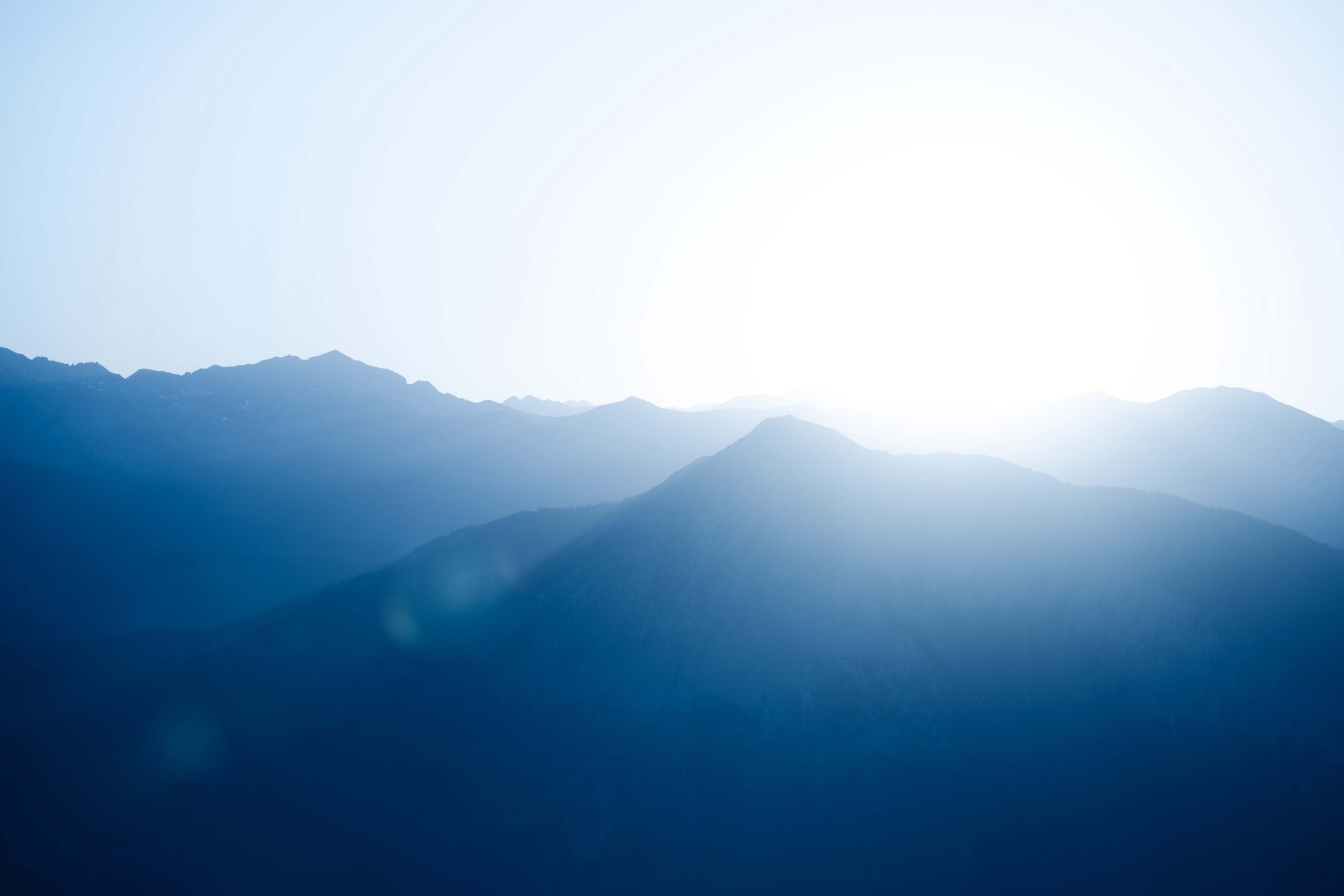 A summit view from Mount Axtell with morning light.