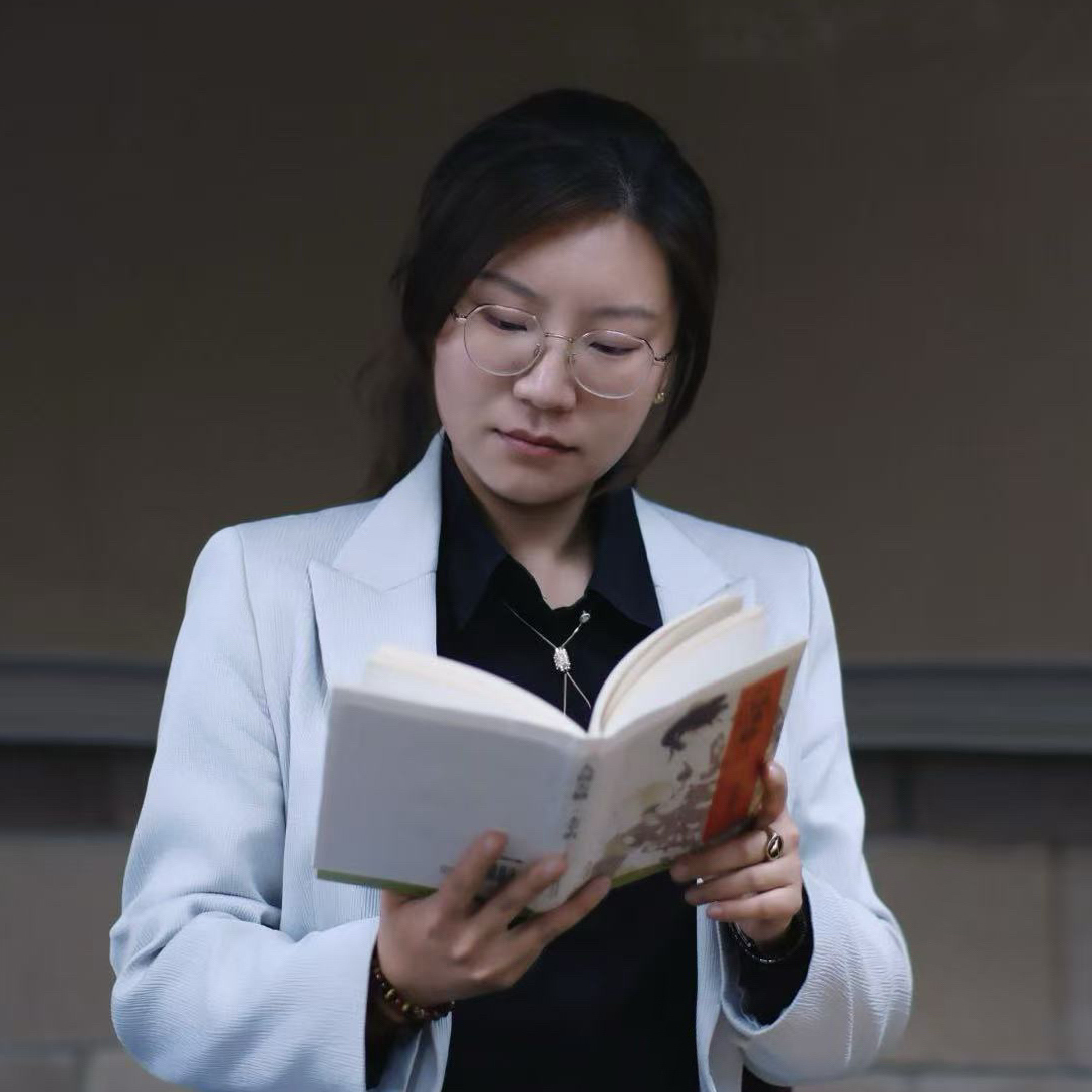 Li Zhuang reads from a book.