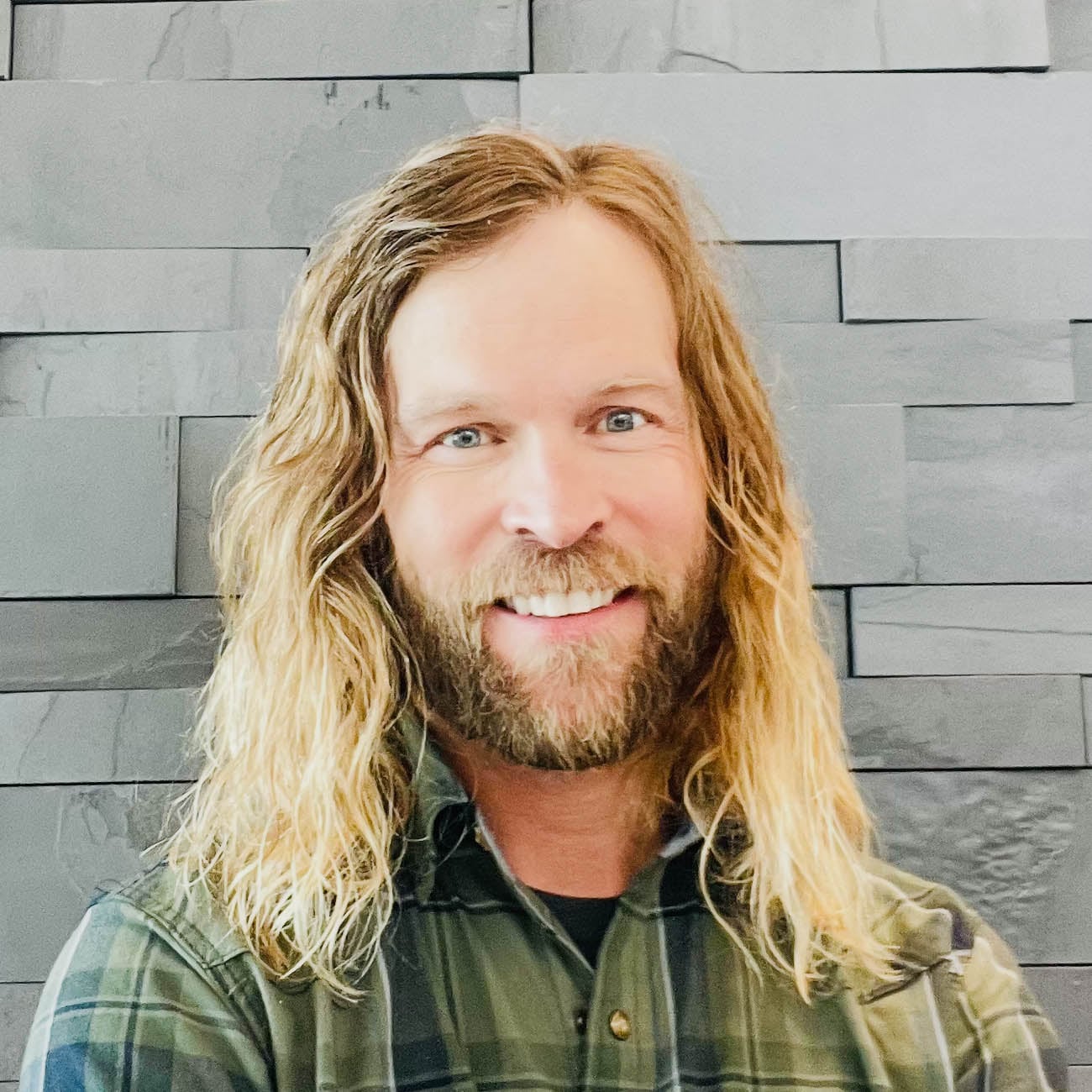 Headshot of Andrew Nere.