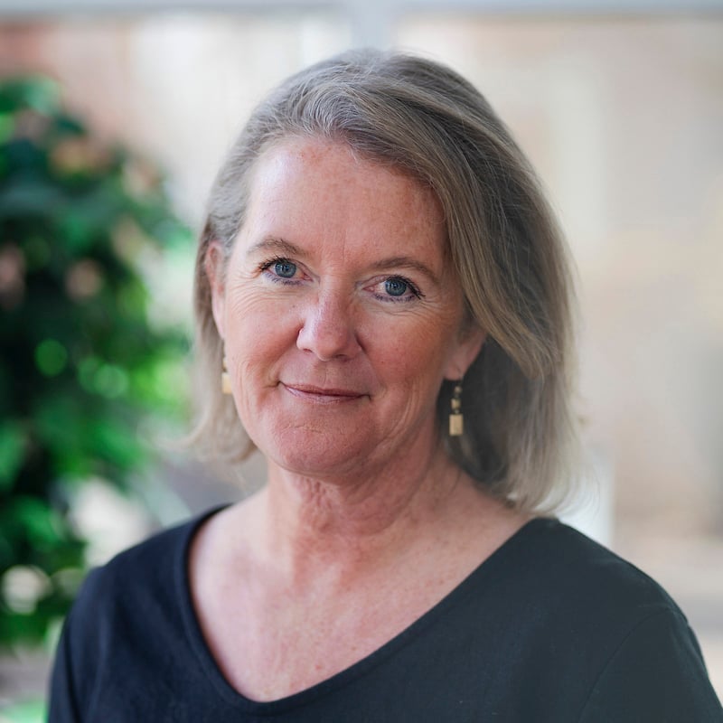 Headshot of Shelley Thompson.