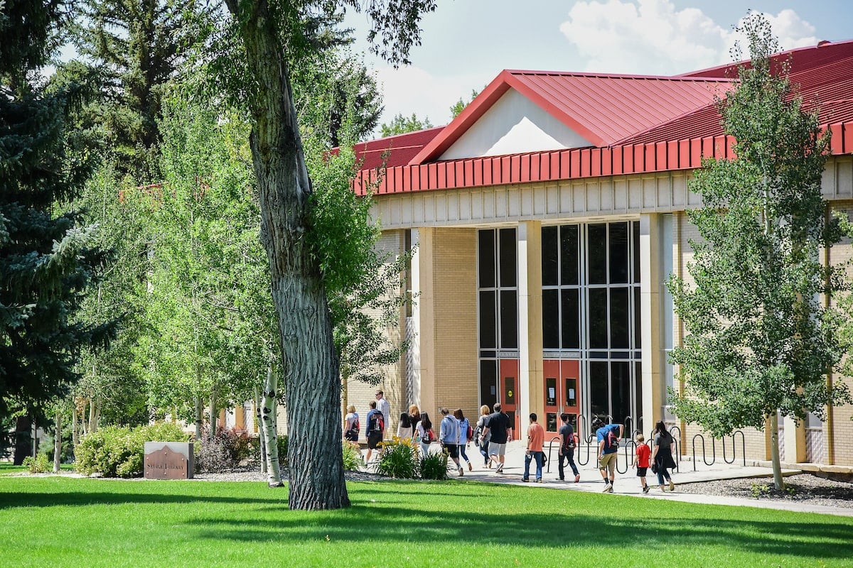 Western Honors Extraordinary Graduates