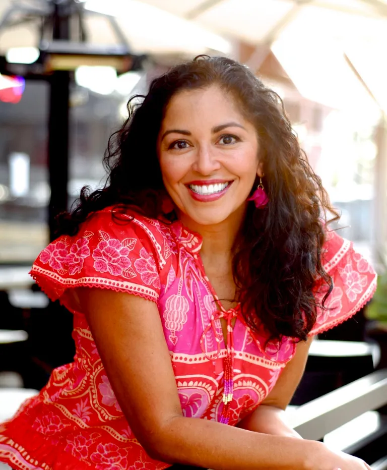 Aimee Nezhukumatathil smiles at the camera.