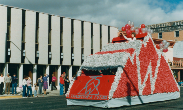 WSC's "75 Years, A Tradition, A Future" float at the 1986 Homecoming parade.